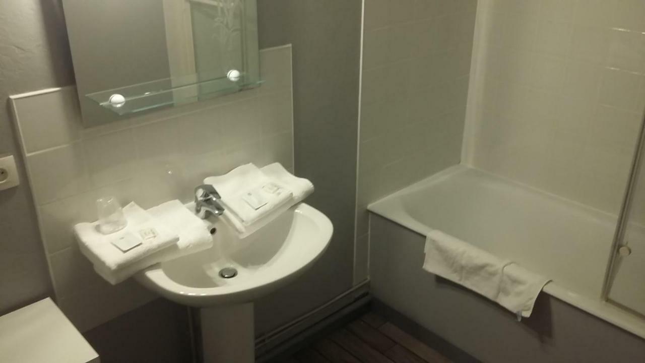 L' R Du Port Hotel Courseulles-sur-Mer Eksteriør billede
