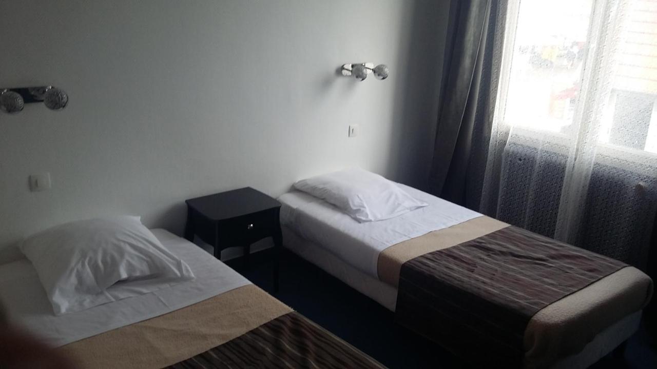L' R Du Port Hotel Courseulles-sur-Mer Eksteriør billede